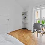 Апартаменты Stunning 120M2 Penthouse With Terrace, Mitte