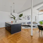 Апартаменты Stunning 120M2 Penthouse With Terrace, Mitte Берлин