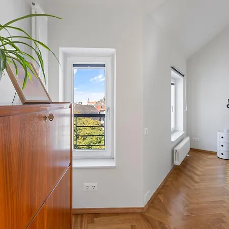 Stunning 120M2 Penthouse With Terrace, Mitte Берлин